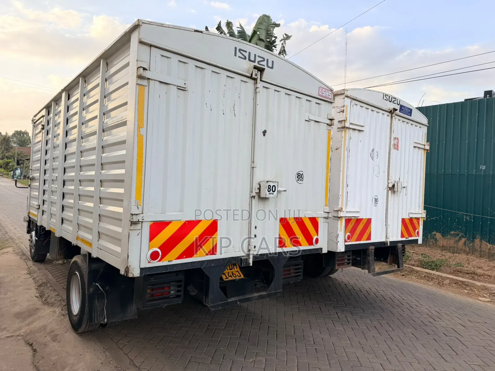 Isuzu NQR Coverboard