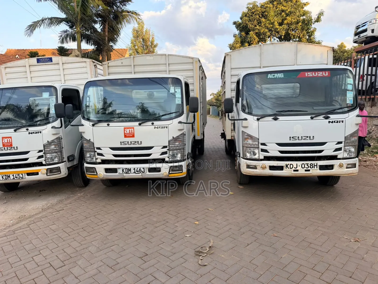 Isuzu NQR Coverboard