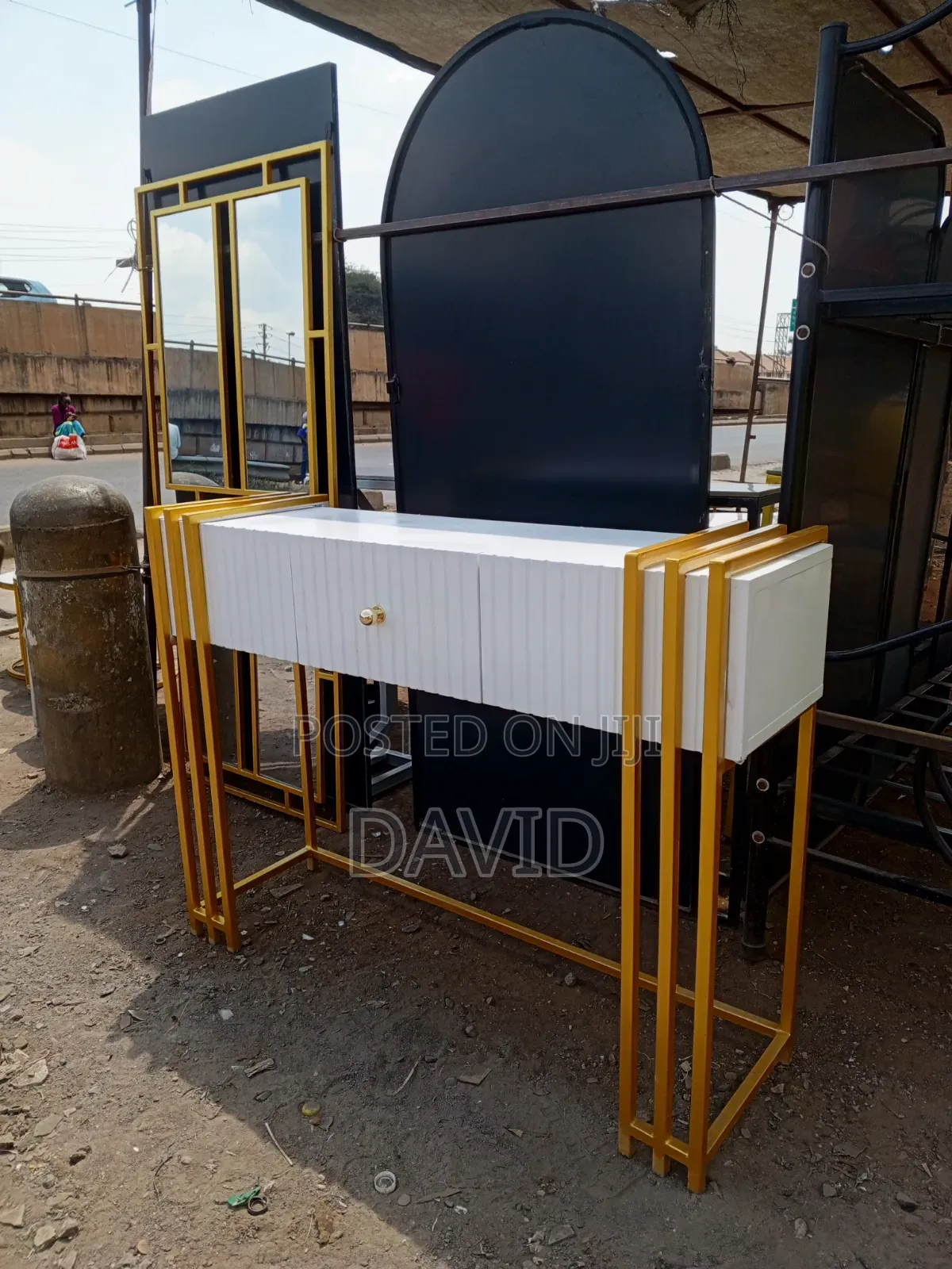 Console Table With Round Mirror