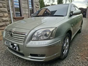 Toyota Avensis 1.8 C 2005 Gold