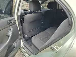 Toyota Avensis 1.8 C 2005 Gold