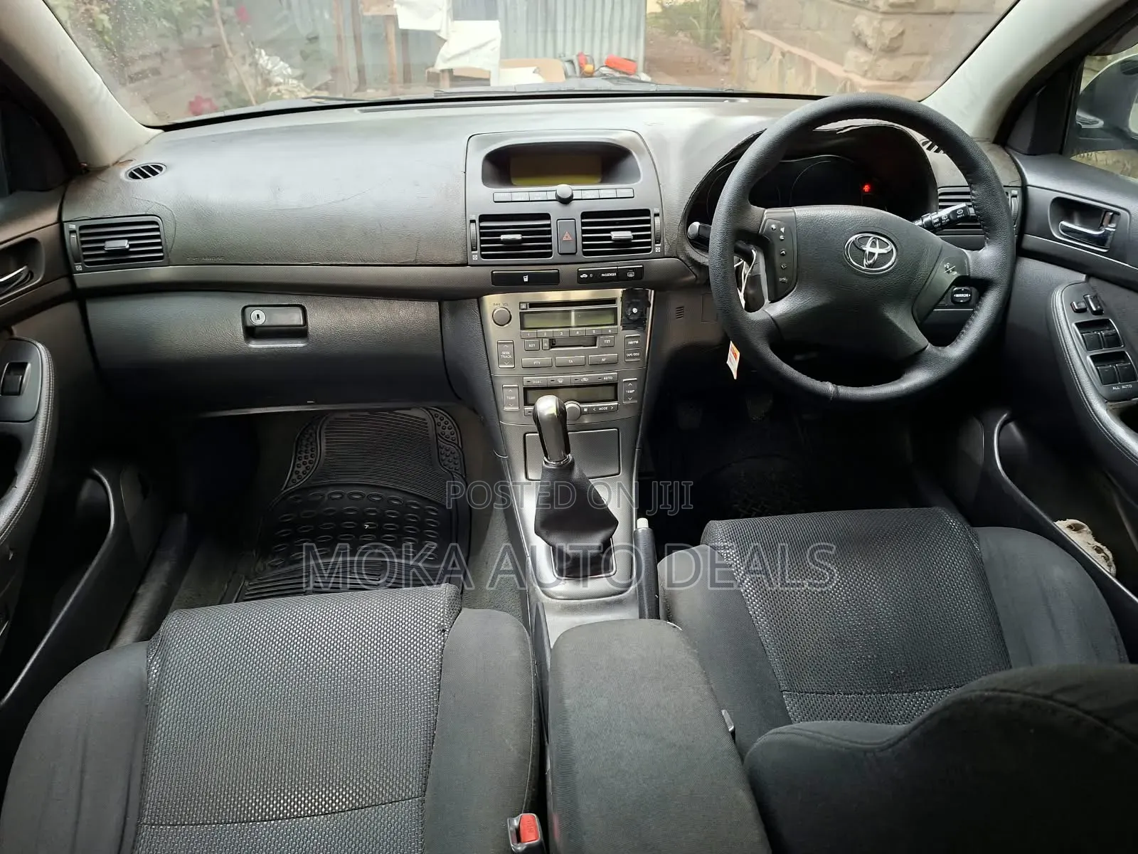 Toyota Avensis 1.8 C 2005 Gold