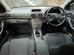 Toyota Avensis 1.8 C 2005 Gold