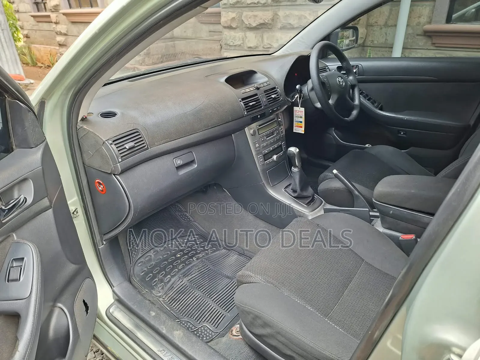 Toyota Avensis 1.8 C 2005 Gold
