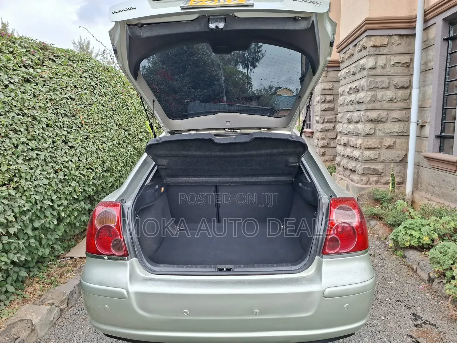 Toyota Avensis 1.8 C 2005 Gold