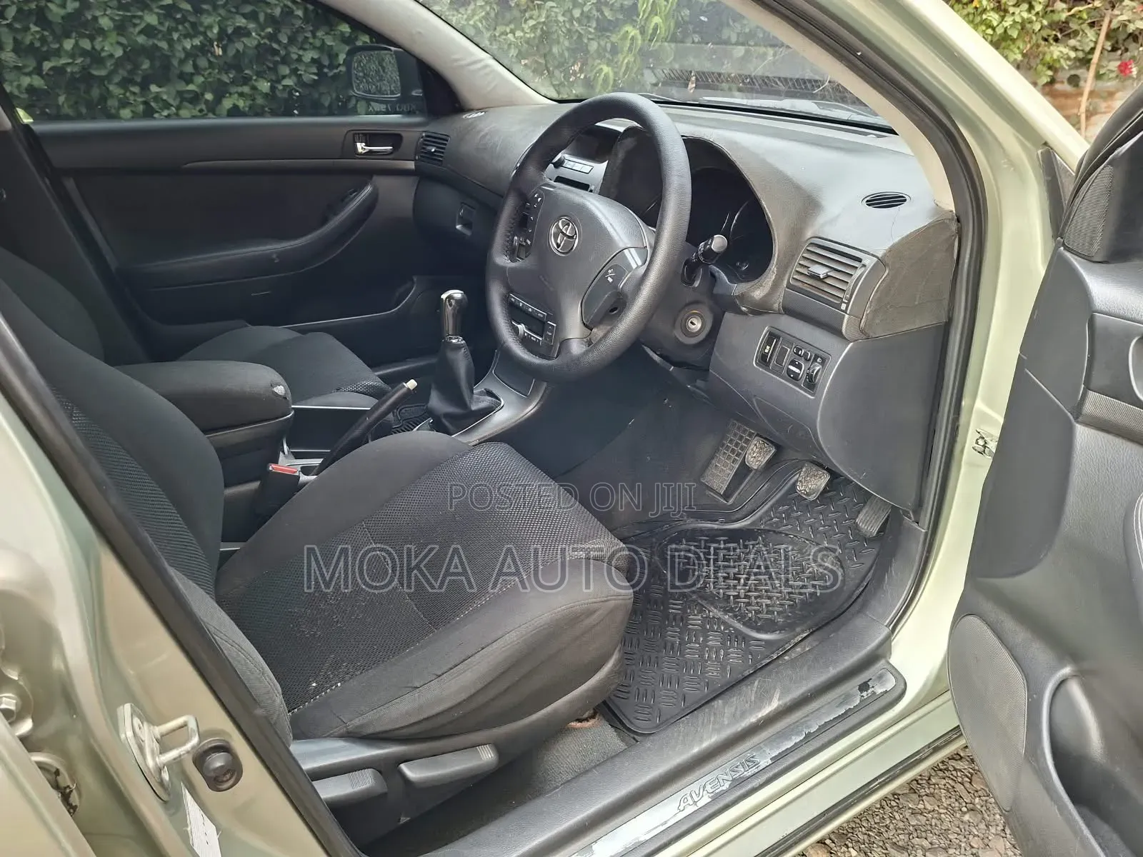 Toyota Avensis 1.8 C 2005 Gold