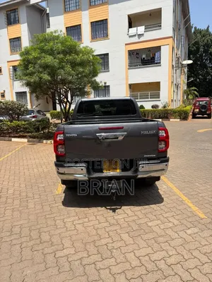 Toyota Hilux 2021 Black