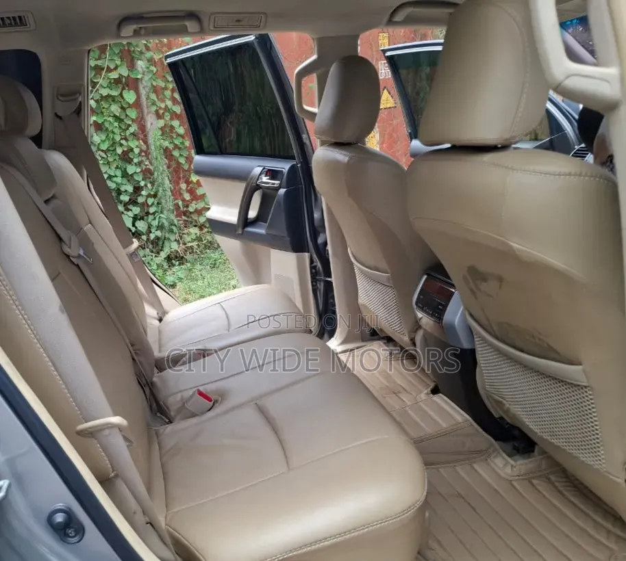 Toyota Land Cruiser Prado KAKADU 2011 Gray