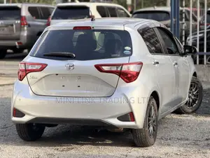 Toyota Vitz 1.3 FWD 5dr 2019 Silver