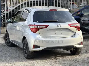Toyota Vitz 1.3 FWD 5dr 2019 Silver