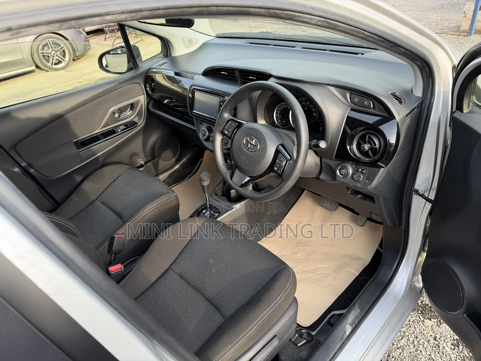 Toyota Vitz 1.3 FWD 5dr 2019 Silver