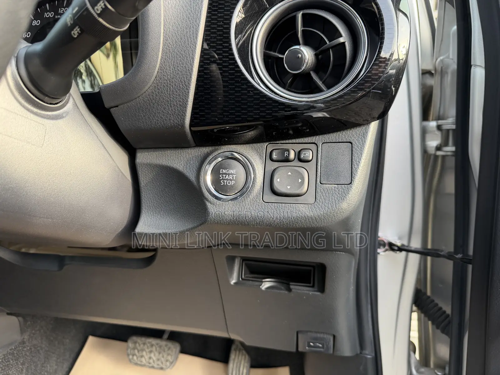 Toyota Vitz 1.3 FWD 5dr 2019 Silver