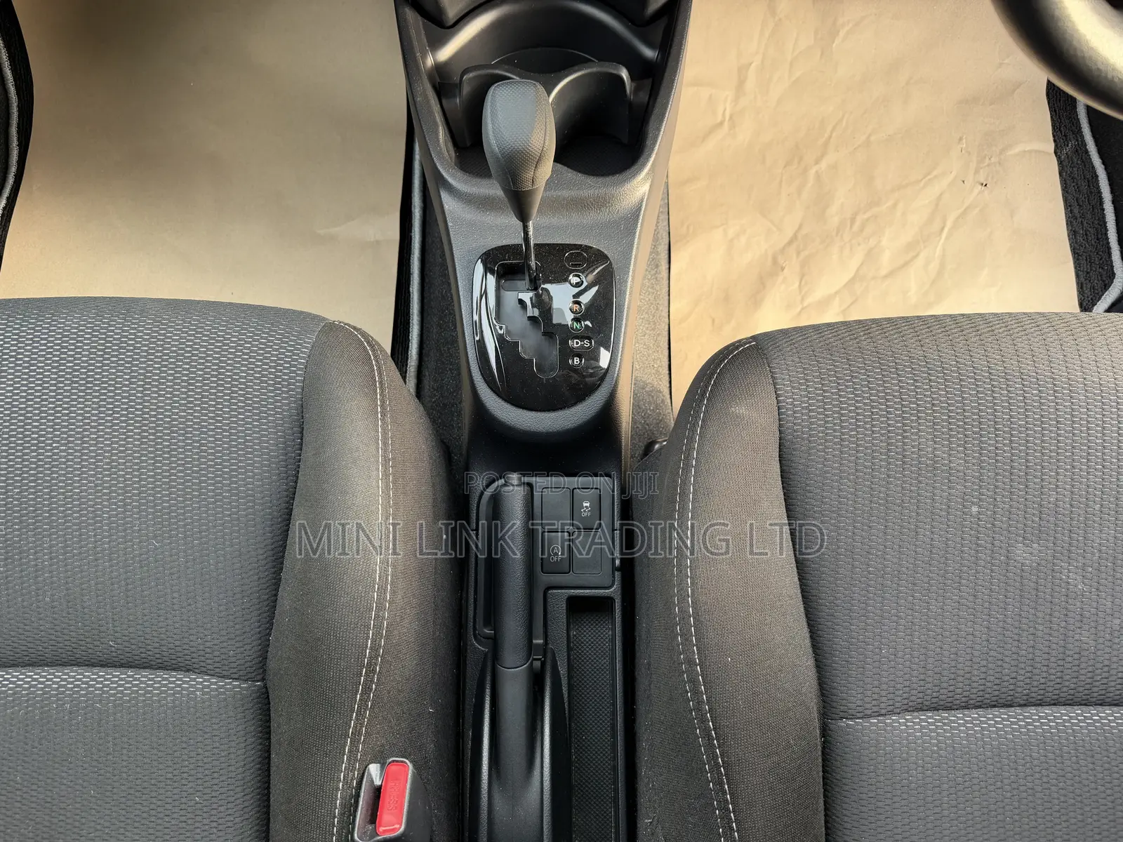 Toyota Vitz 1.3 FWD 5dr 2019 Silver