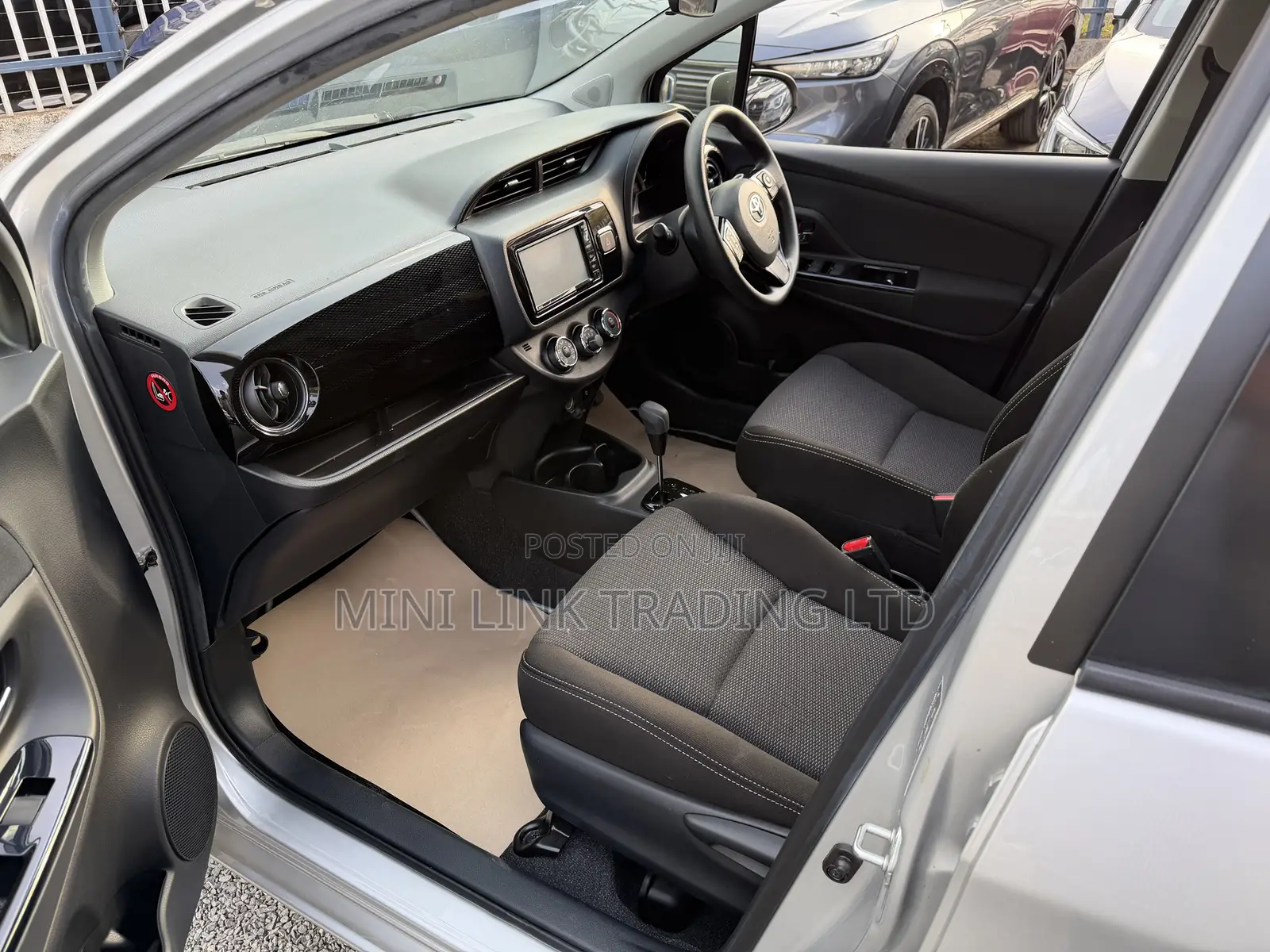 Toyota Vitz 1.3 FWD 5dr 2019 Silver