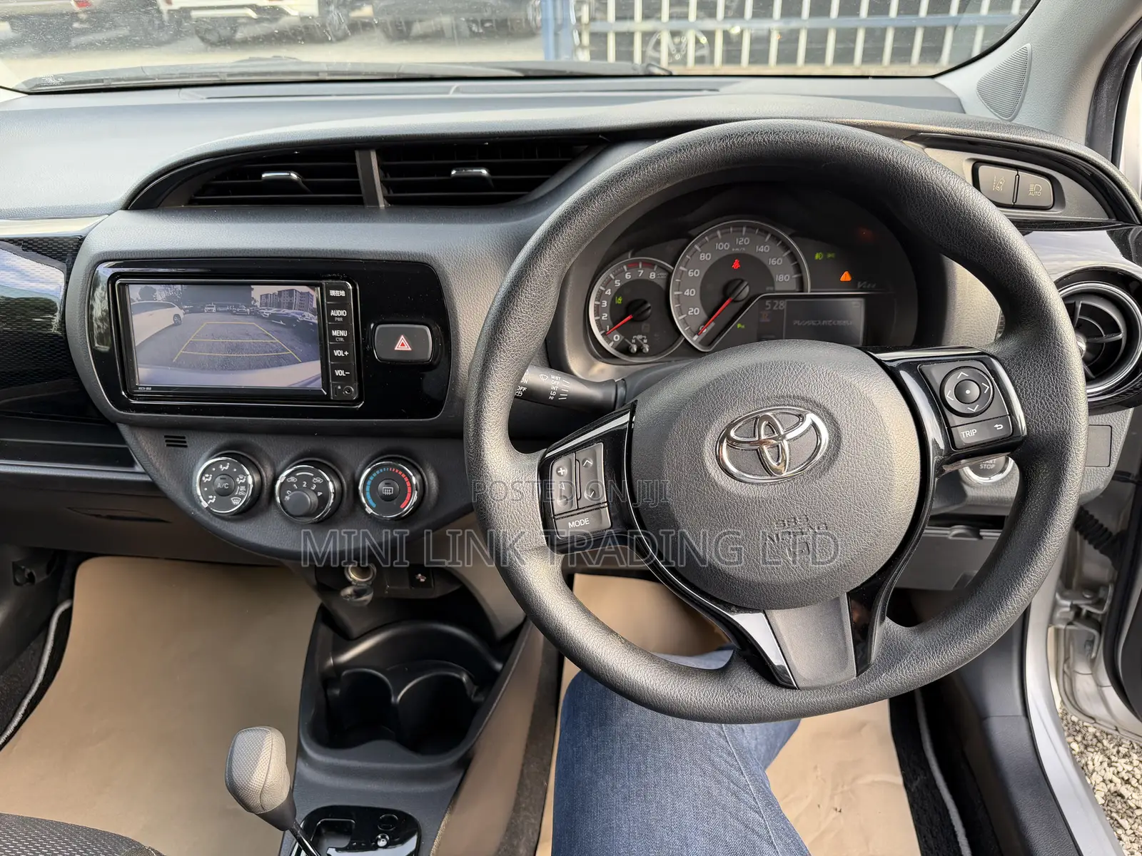 Toyota Vitz 1.3 FWD 5dr 2019 Silver