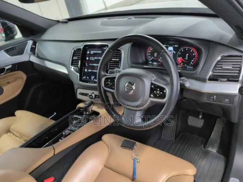 Volvo XC90 T5 Momentum AWD 2019 Black