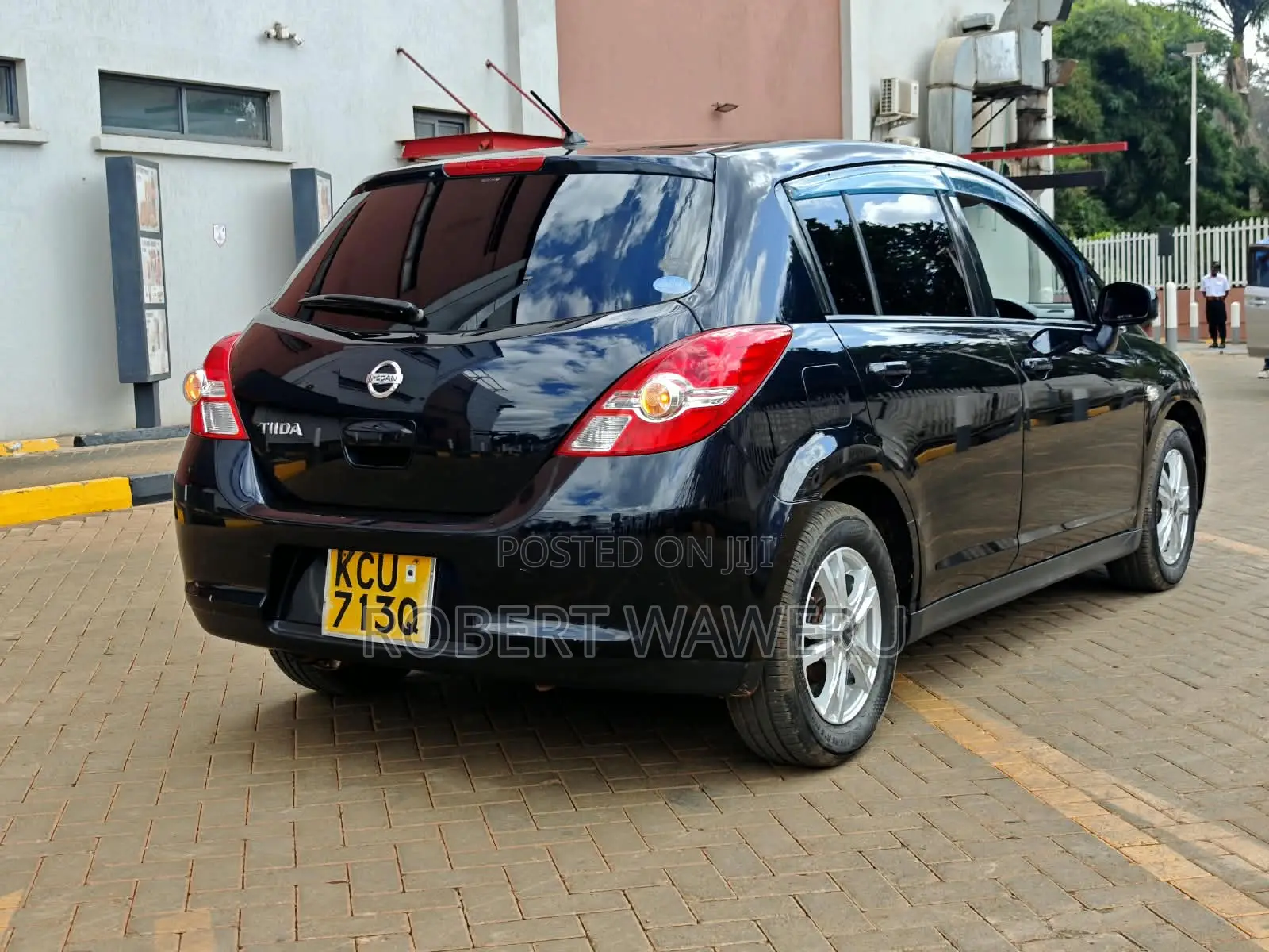 Nissan Tiida 1.6 Hatchback 2012 Black