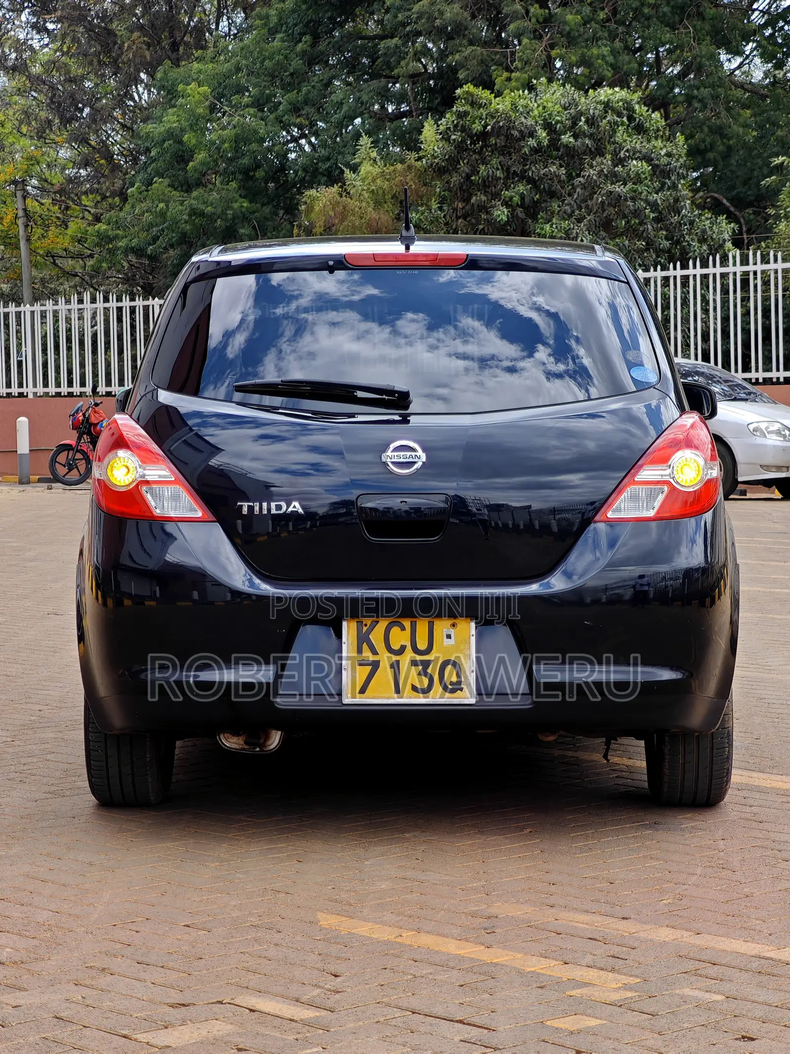 Nissan Tiida 1.6 Hatchback 2012 Black