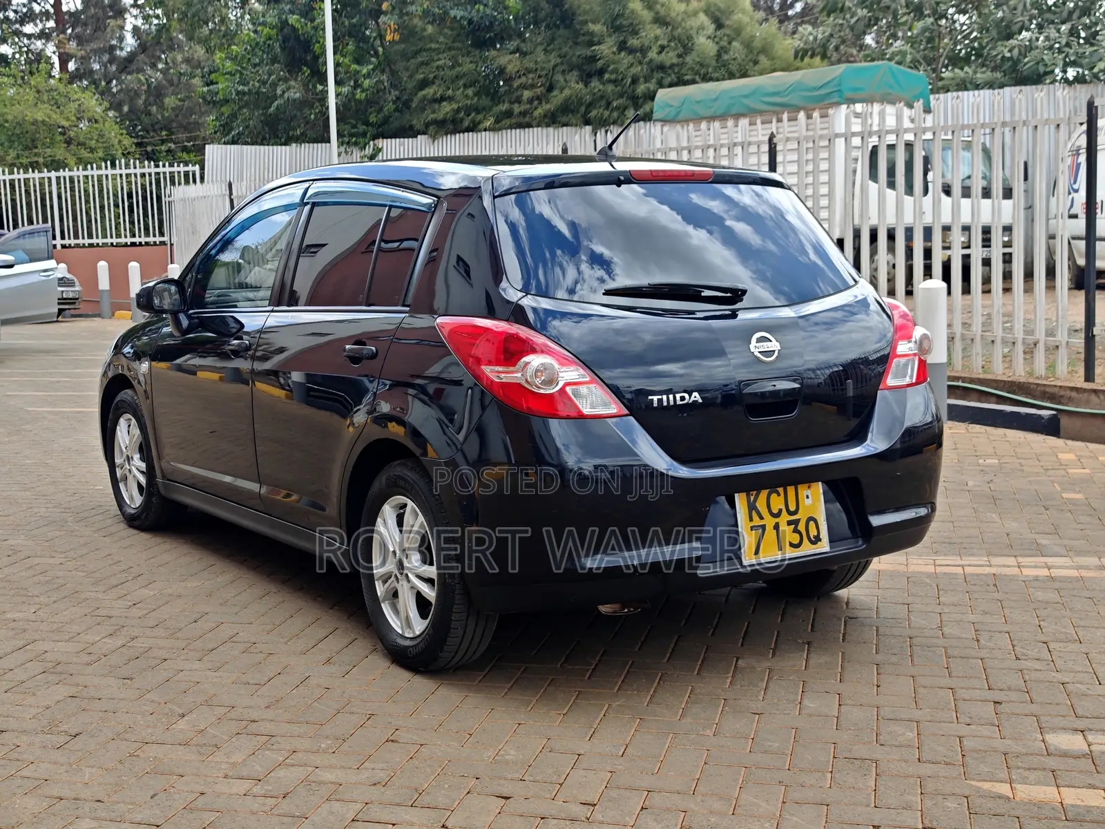 Nissan Tiida 1.6 Hatchback 2012 Black