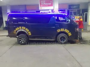 Toyota HiAce 2019 Blue