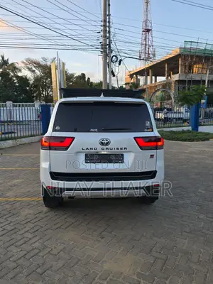 Toyota Land Cruiser LC300 2021 Pearl