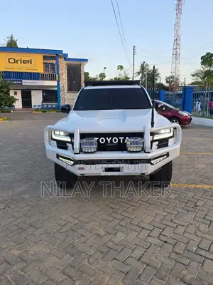 Toyota Land Cruiser LC300 2021 Pearl