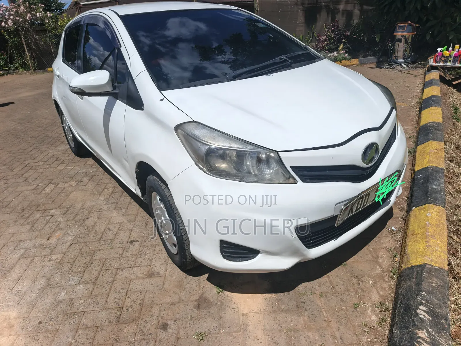 Toyota Vitz 2014 White