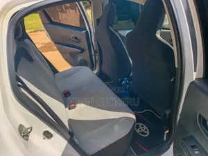 Toyota Vitz 2014 White