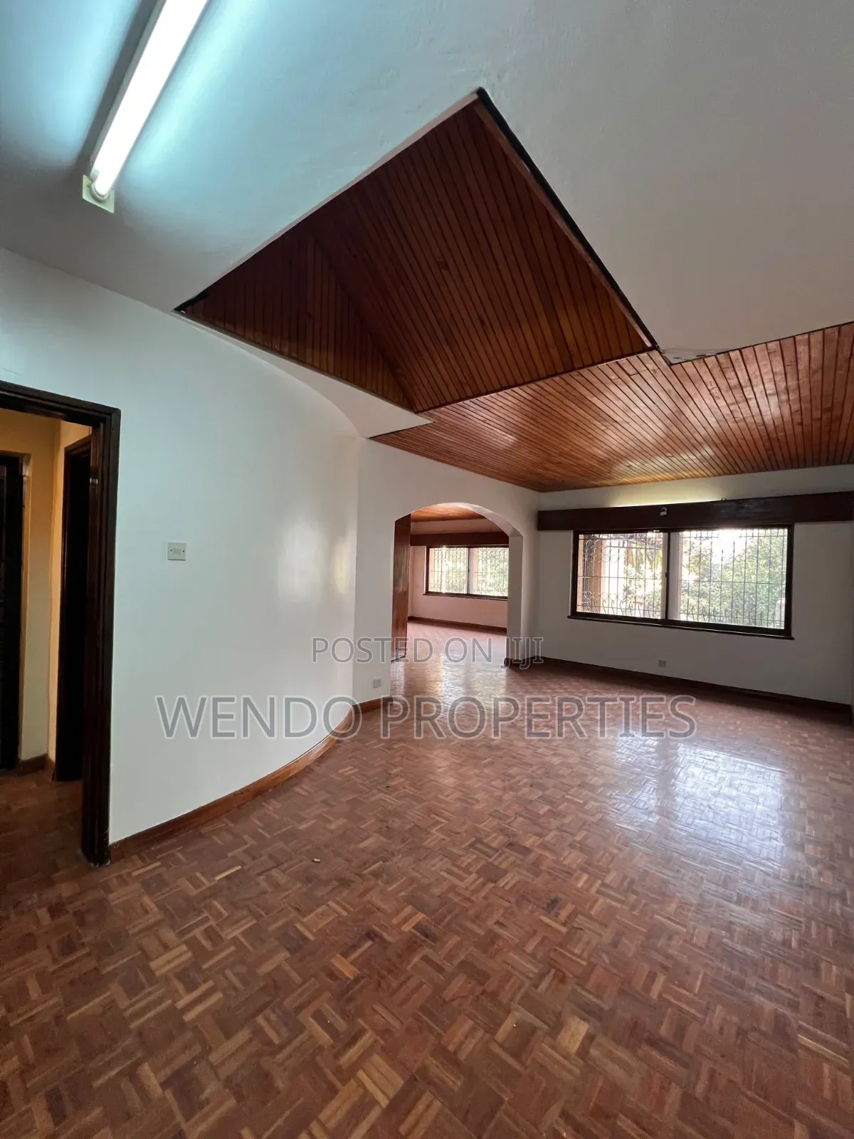 4bdrm Townhouse / Terrace in Lakeview Estate for rent