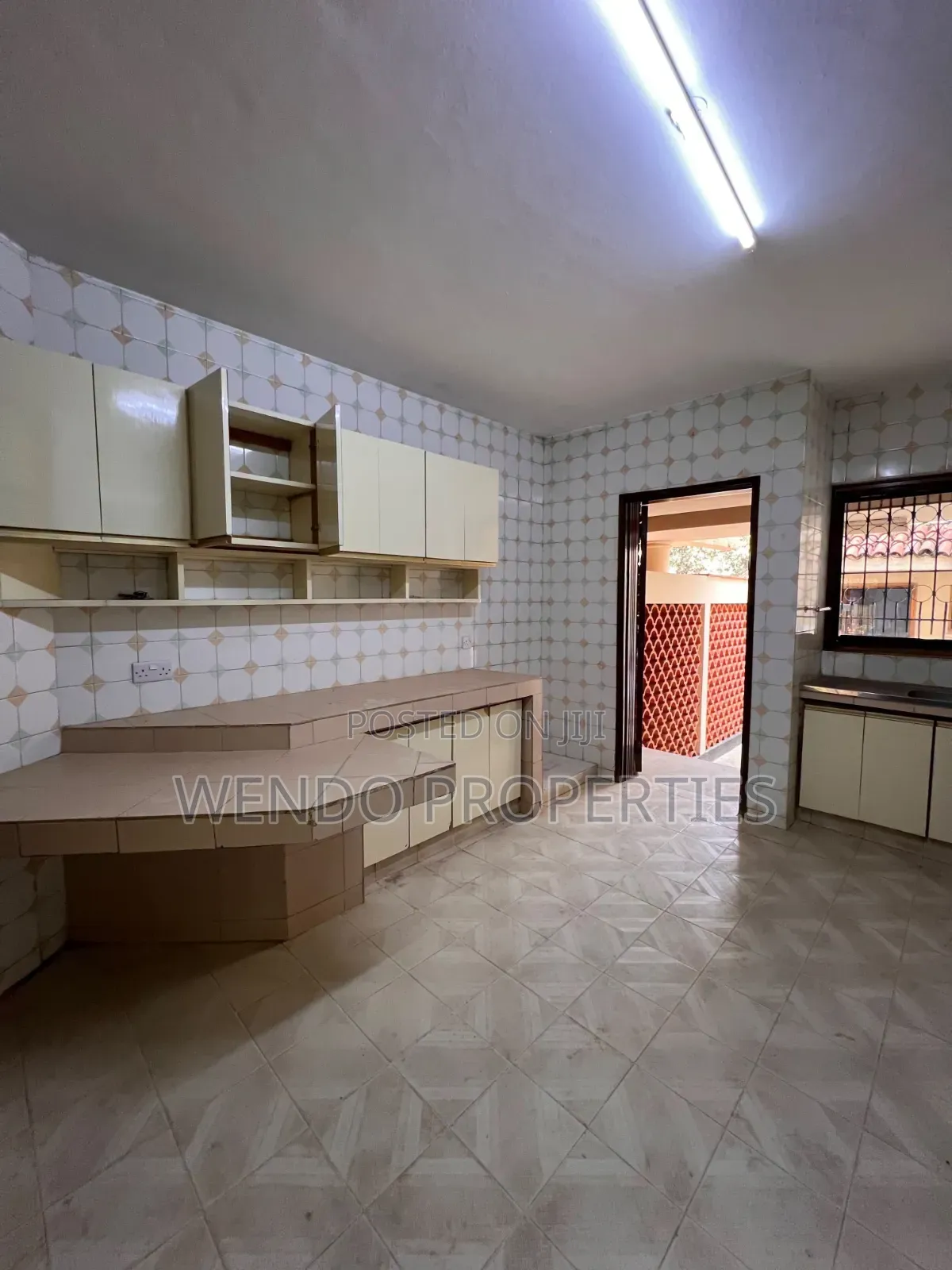 4bdrm Townhouse / Terrace in Lakeview Estate for rent