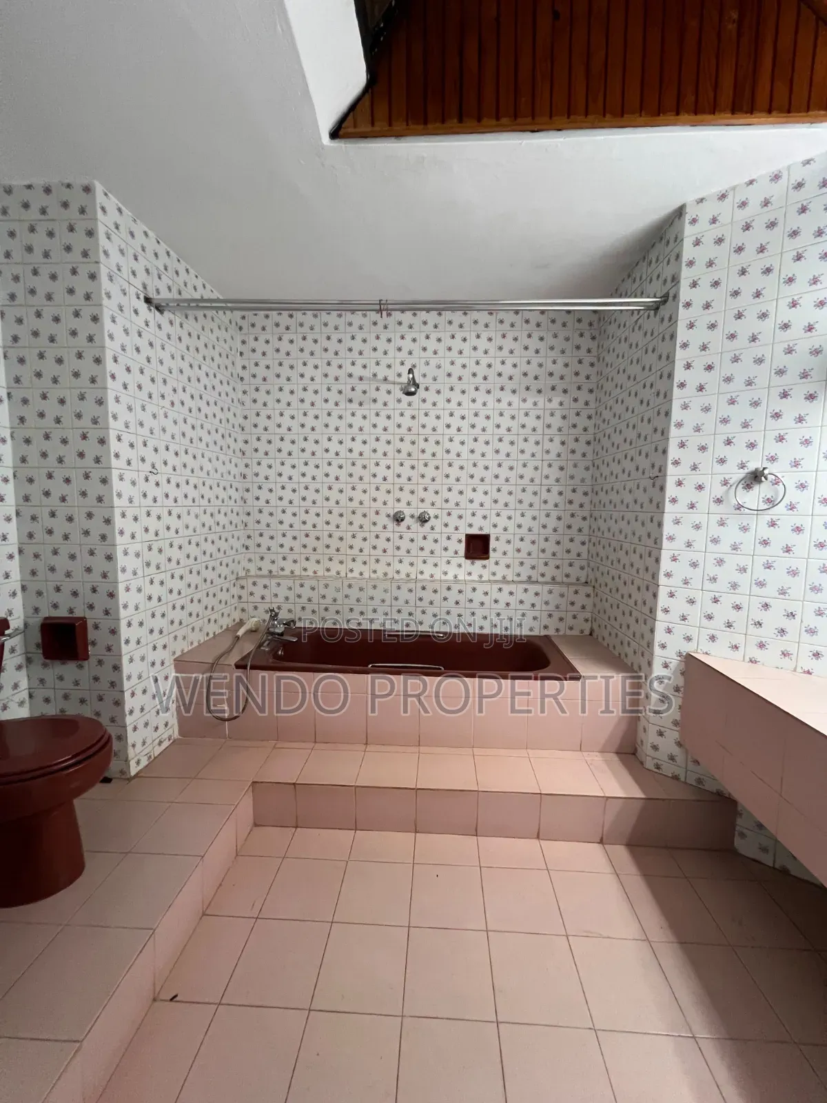 4bdrm Townhouse / Terrace in Lakeview Estate for rent