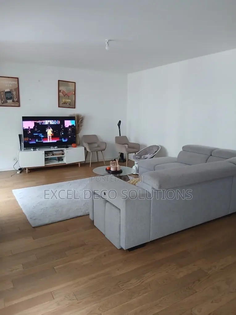 8.3mm Water Resistant Laminate Flooring Boards Per SQM