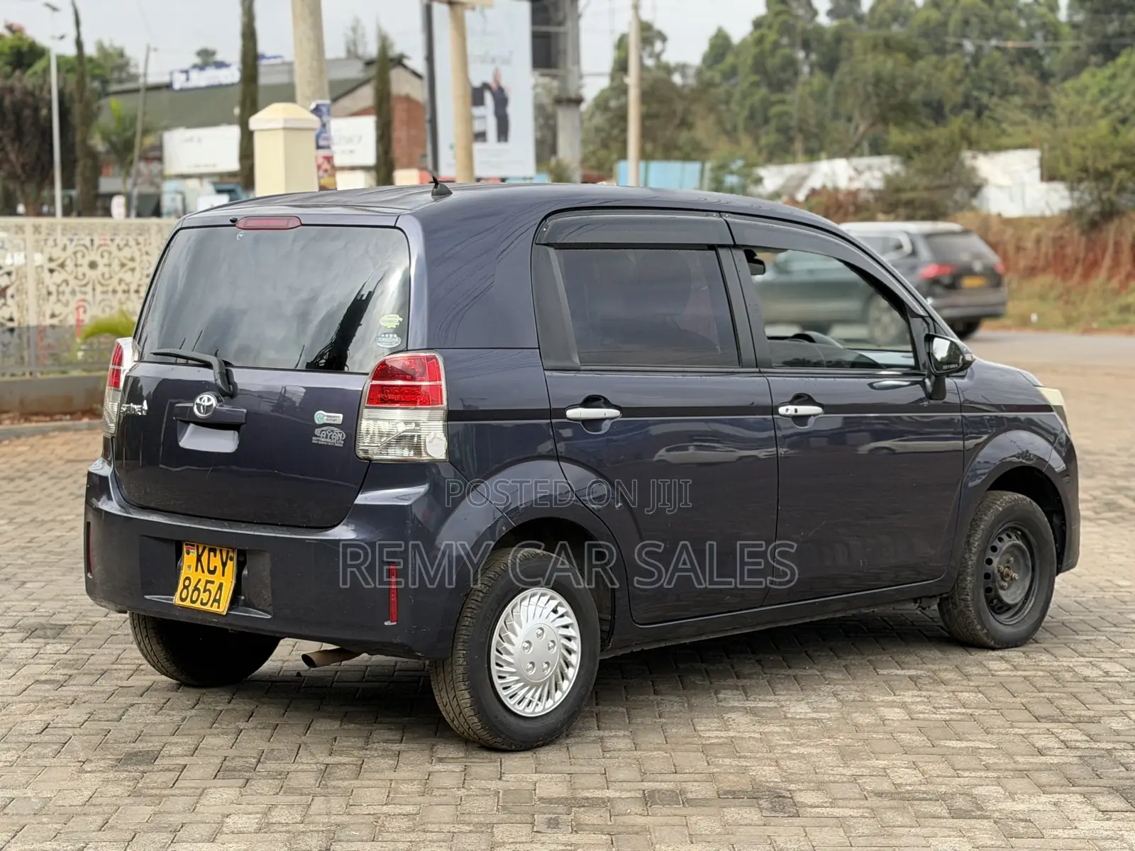 Toyota Spade 2013 Blue