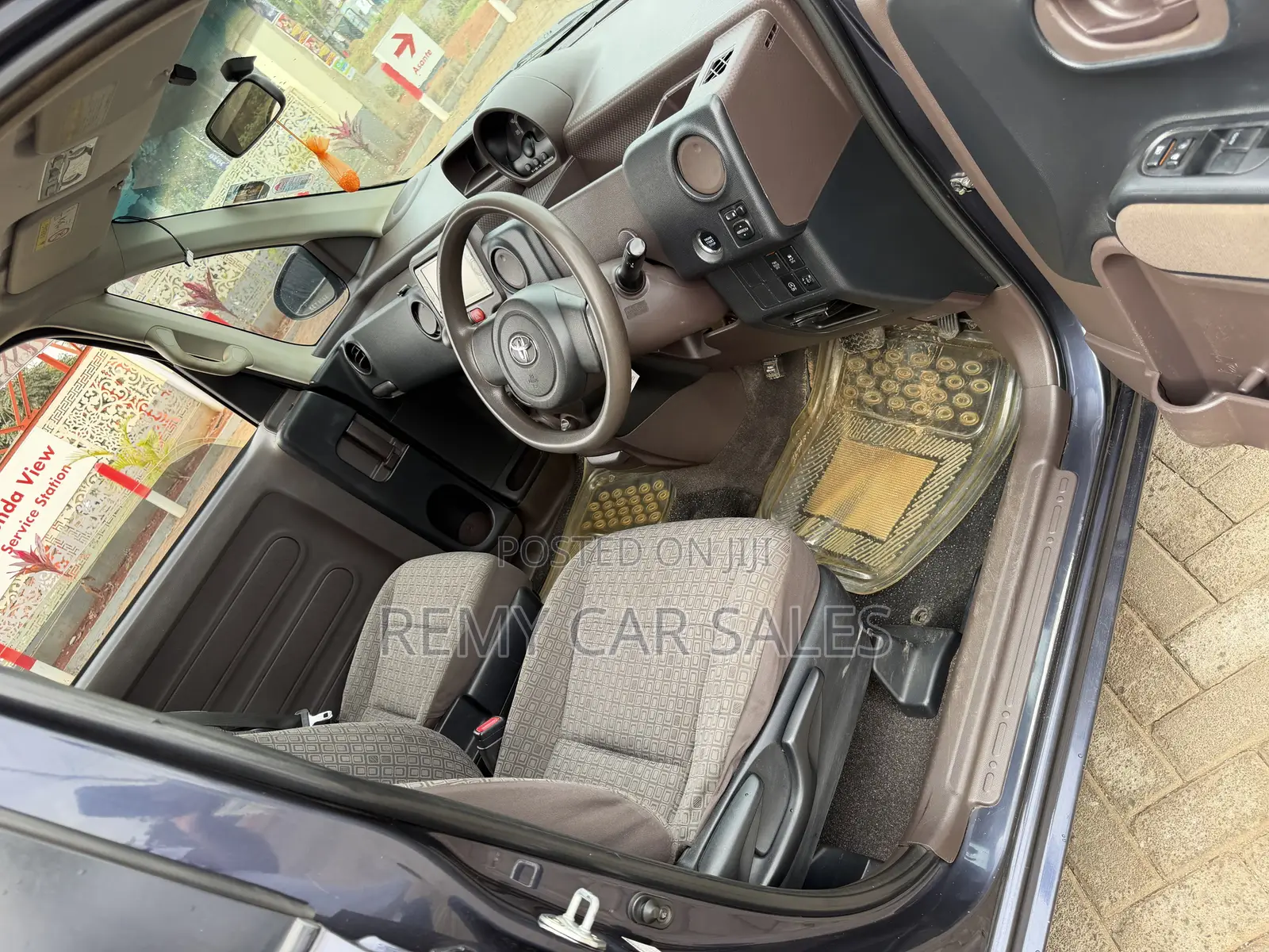 Toyota Spade 2013 Blue