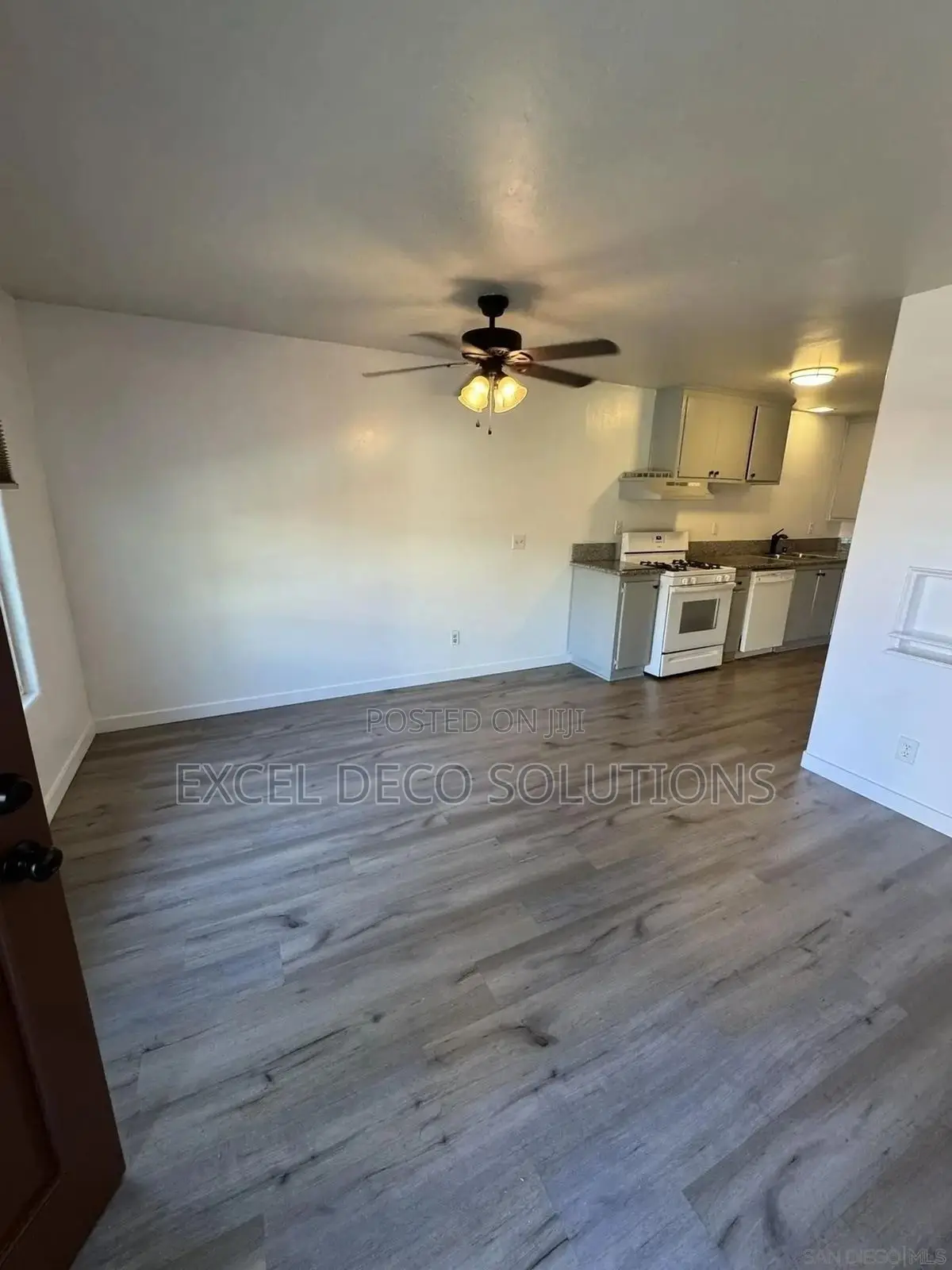 8.3mm Water Resistant Living Room Laminate Floor Boards