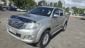 Toyota Hilux 2015 Silver