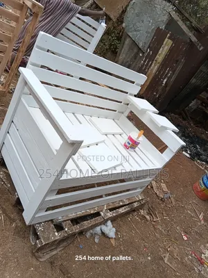 White Pallet Seat