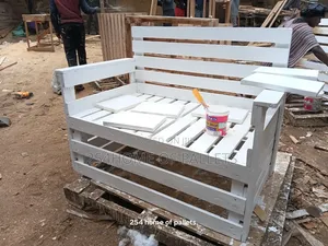 White Pallet Seat