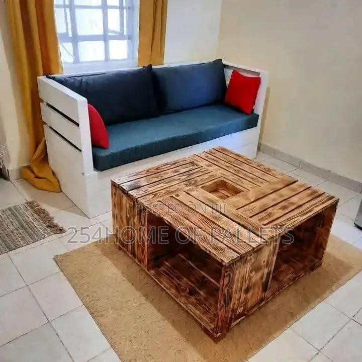 White Pallet Seat