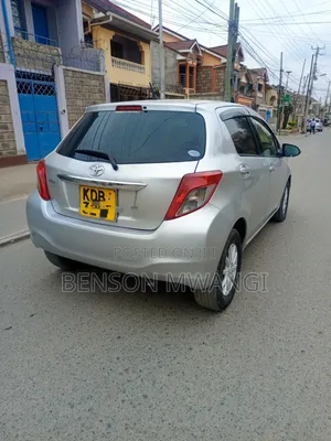 Toyota Vitz 2013 Silver