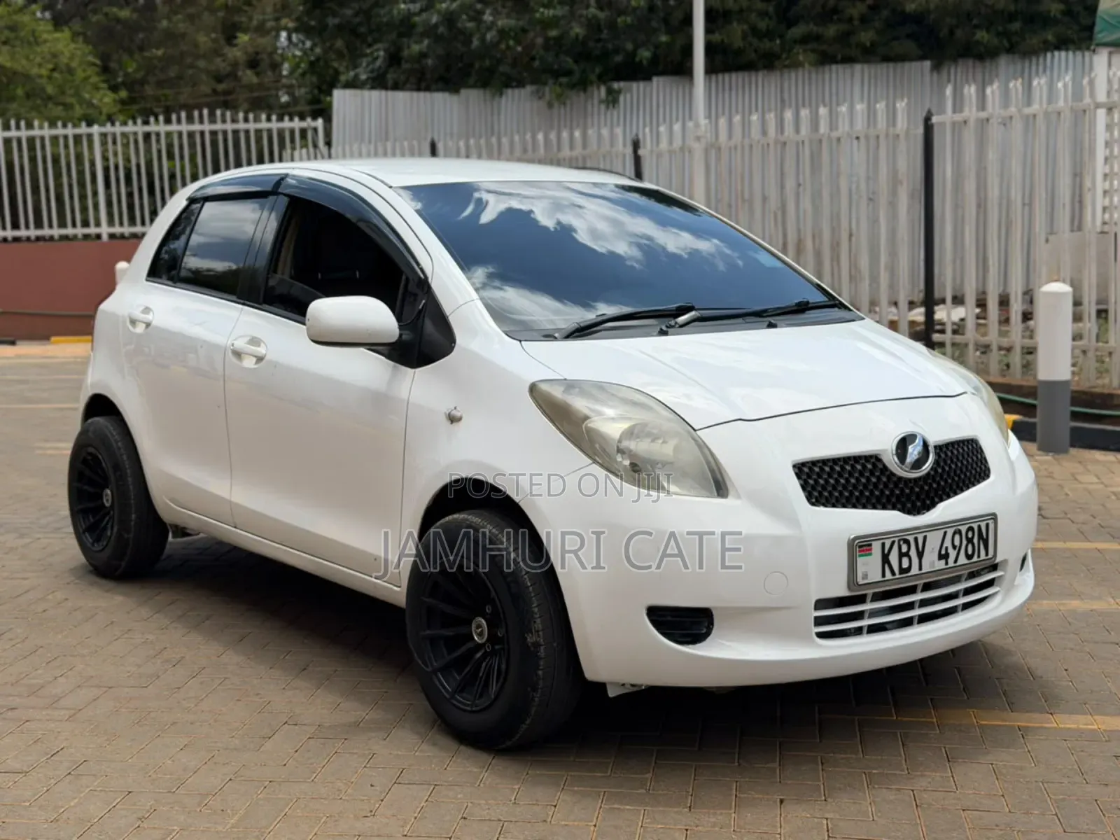 Toyota Vitz 2007 White