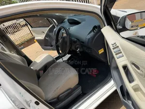 Toyota Vitz 2007 White