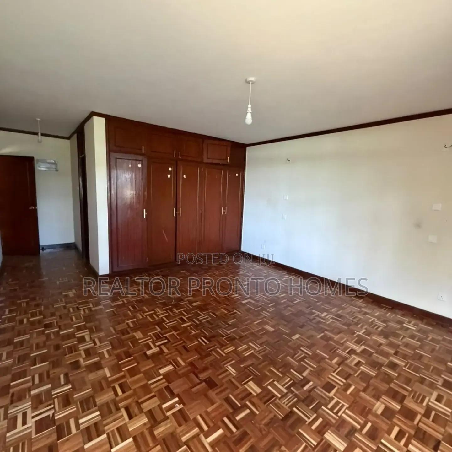 5bdrm Townhouse/Terrace in Lavington, Valley Arcade for sale
