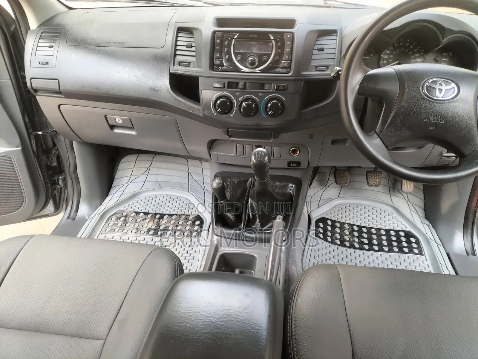 Toyota Hilux 2012 Gray