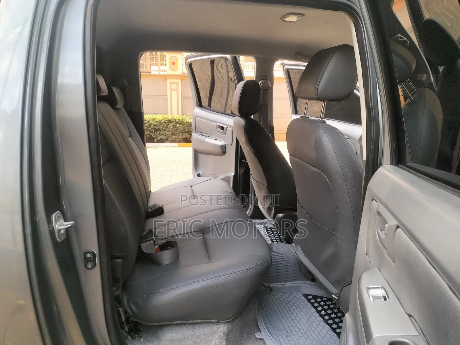 Toyota Hilux 2012 Gray