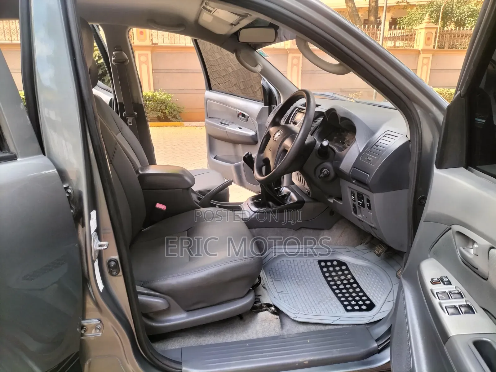 Toyota Hilux 2012 Gray