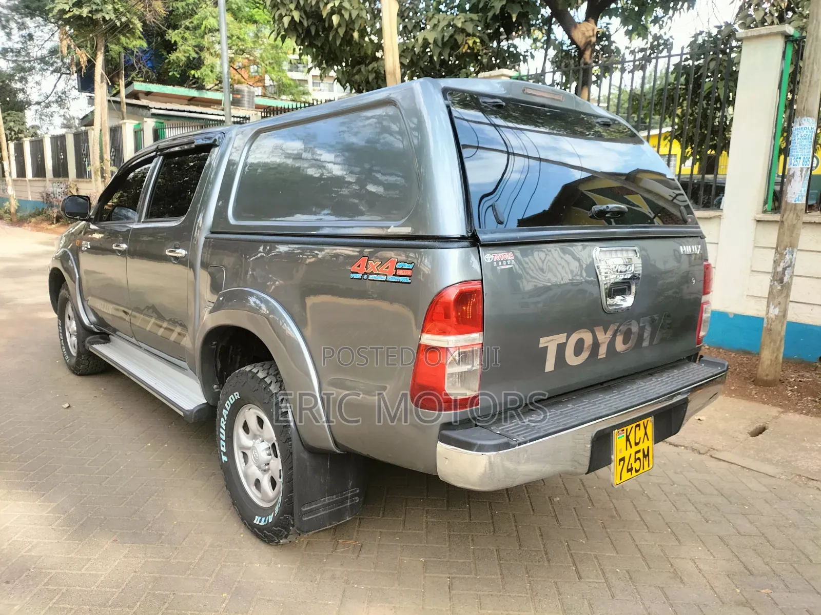 Toyota Hilux 2012 Gray