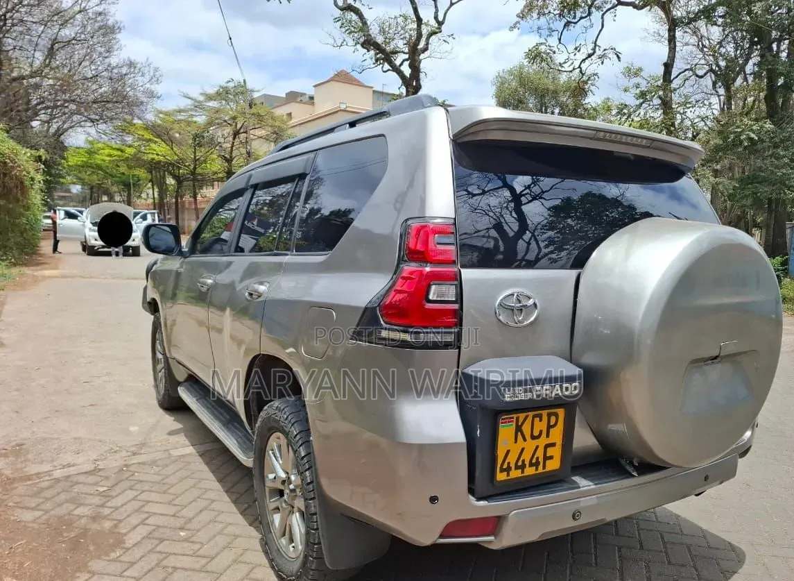 Toyota Land Cruiser Prado 3.0 TD 2011 Gray