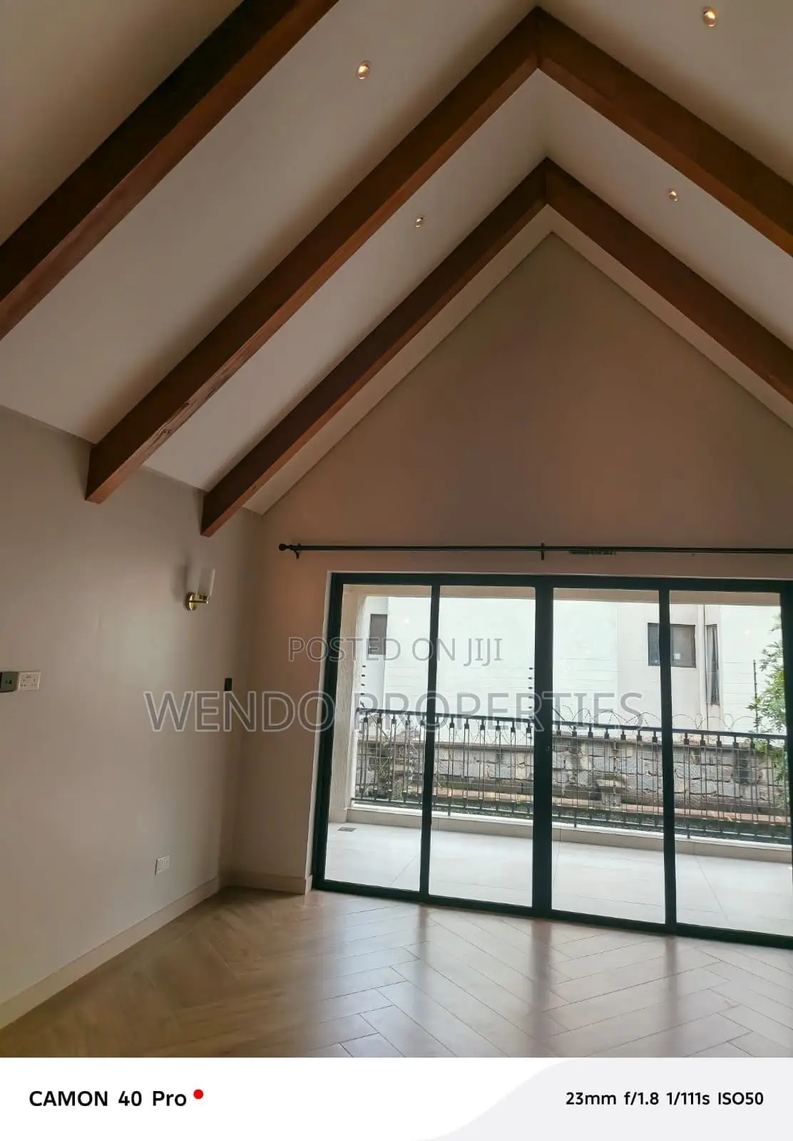 8bdrm Villa in Valley Arcade for rent