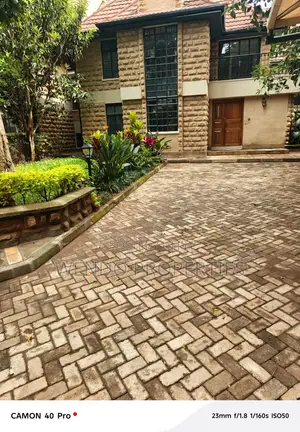 8bdrm Villa in Valley Arcade for rent